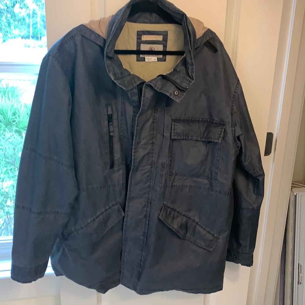 The Territory Ahead XL blue mid-weight rain coat.